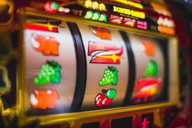 Người dùng Việt Nam đang chơi slot nổ hũ s689 trên điện thoại với jackpot hiển thị
